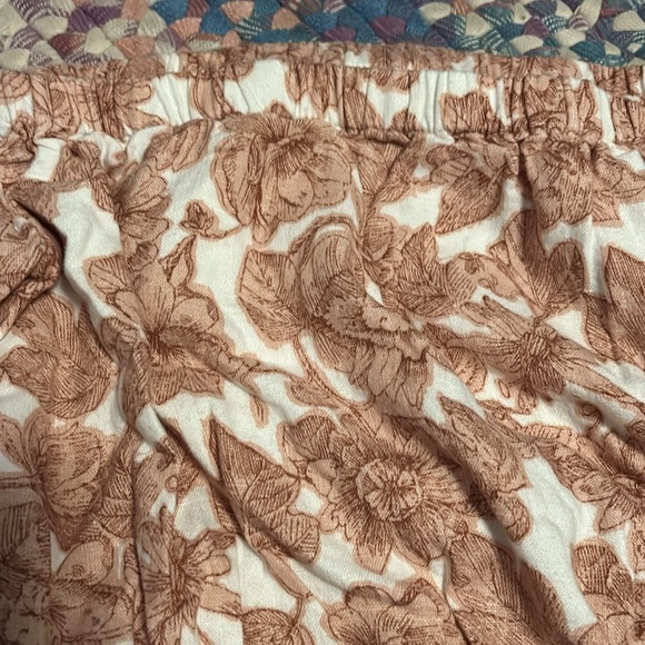 2/$25 Abercrombie & Fitch Floral Linen Crop Top - Picture 3 of 8